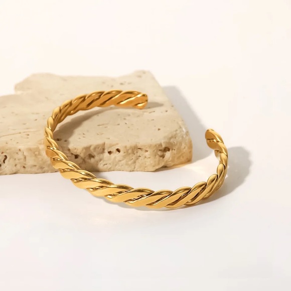 ◾️18K Gold Plated Twisted Open Bangle Cuff Bracelet - Picture 2 of 10